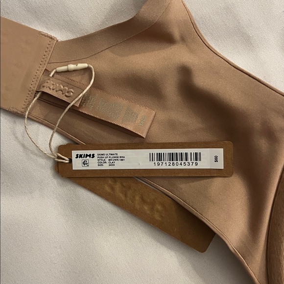 SKIMS ULTIMATE TEARDROP PUSH-UP BRA - Picture 3 of 3